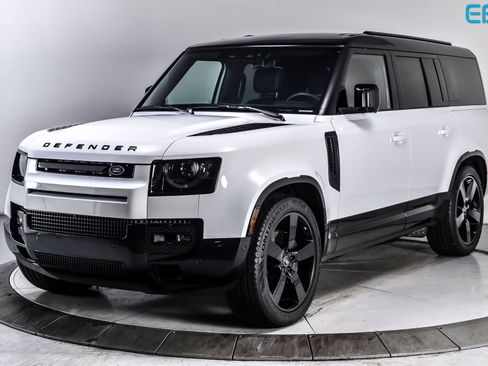 Used 2025 Land Rover Defender 130 X-Dynamic SE image 2