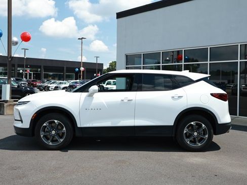 Used 2025 Chevrolet Blazer LT FWD image 9