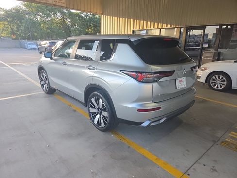 Used 2025 Mitsubishi Outlander SE AWD/4WD image 8