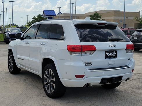 Used 2018 Jeep Grand Cherokee Overland AWD/4WD image 3