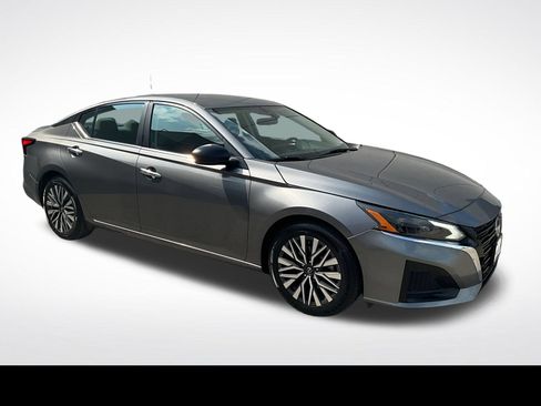Used 2024 Nissan Altima 2.5 SV FWD image 21