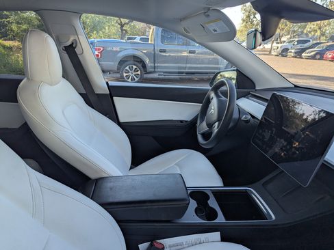 Used 2021 Tesla Model Y Long Range image 7
