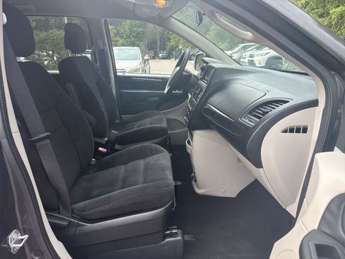Used 2017 Dodge Grand Caravan SE w/ Power Window Group FWD image 17