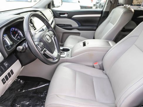 Used 2017 Toyota Highlander XLE image 21