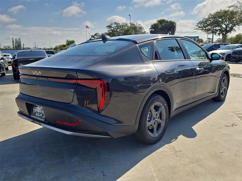 New 2025 Kia K4 LXS image 8