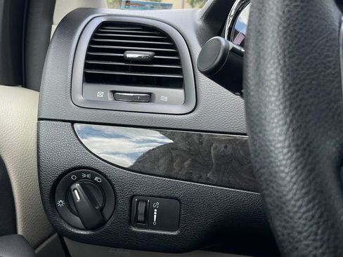 Used 2018 Dodge Grand Caravan SE w/ UConnect Hands-Free Group FWD image 15