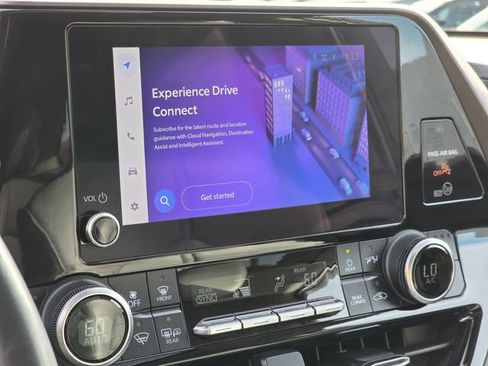 Used 2023 Toyota Highlander XLE image 28
