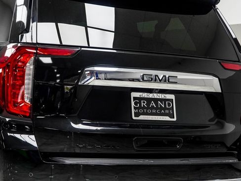 Used 2024 GMC Yukon XL SLT w/ SLT Premium Package image 12