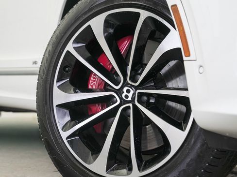 Used 2022 Bentley Bentayga image 73