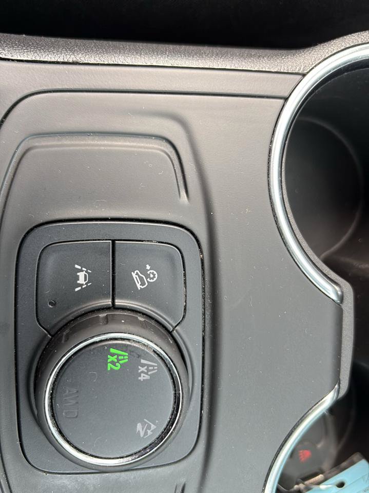 Used 2024 GMC Terrain SLE AWD/4WD image 24