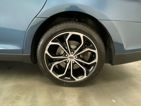 Used 2018 Ford Taurus SHO AWD/4WD image 18