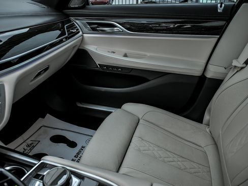 Used 2022 BMW 750i xDrive w/ Executive Package AWD/4WD image 51