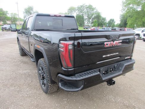 New 2026 GMC Sierra 2500 AT4 w/ AT4 Premium Plus Package AWD/4WD image 9
