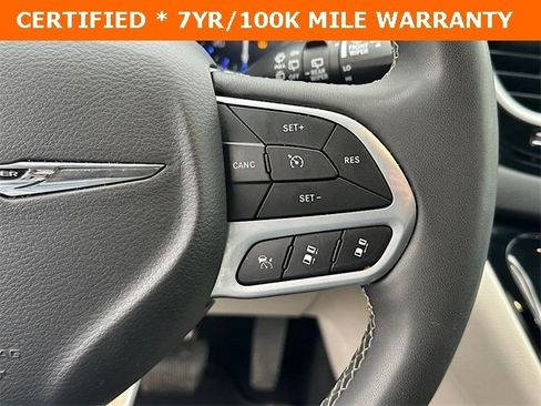 Certified 2024 Chrysler Pacifica Touring-L image 22