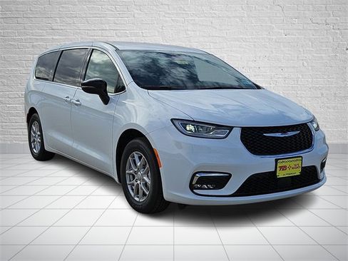 New 2026 Chrysler Pacifica Select image 6