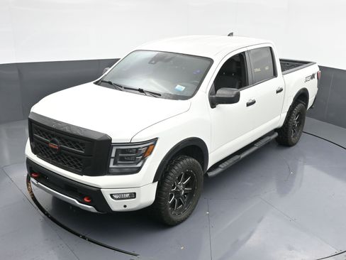 Used 2022 Nissan Titan PRO-4X w/ Pro-4x Utility Package image 31