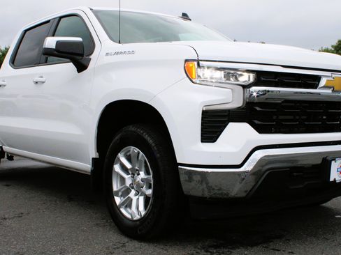 Used 2025 Chevrolet Silverado 1500 LT AWD/4WD image 4