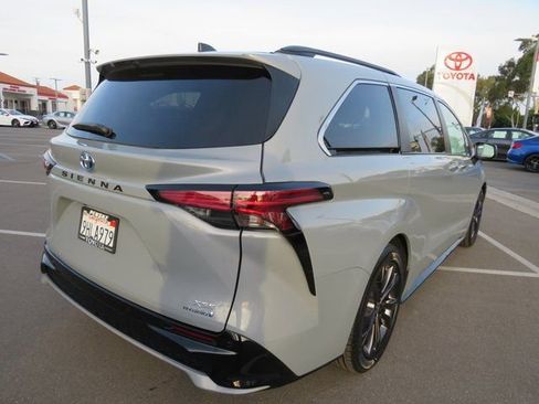 Certified 2023 Toyota Sienna XSE image 10