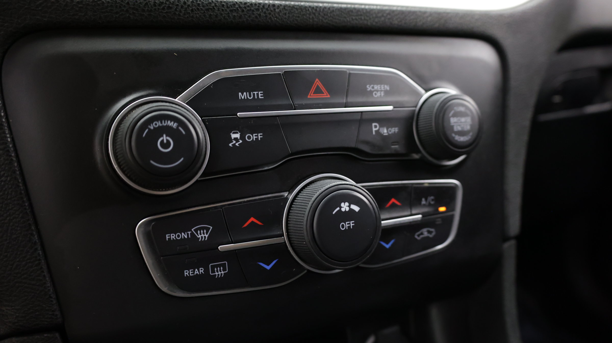 Used 2022 Dodge Charger SXT RWD image 16