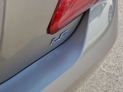 Used 2009 Toyota Camry LE FWD image 8