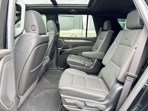 Used 2025 Cadillac Escalade Premium Luxury image 10