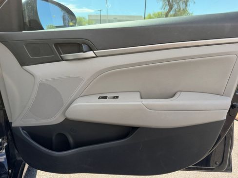 Used 2017 Hyundai Elantra Limited FWD image 16