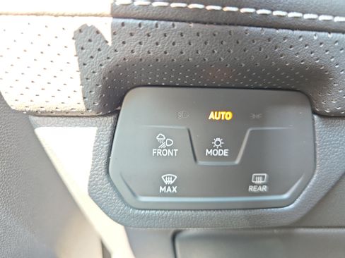 Used 2024 Volkswagen Atlas SE AWD/4WD image 24