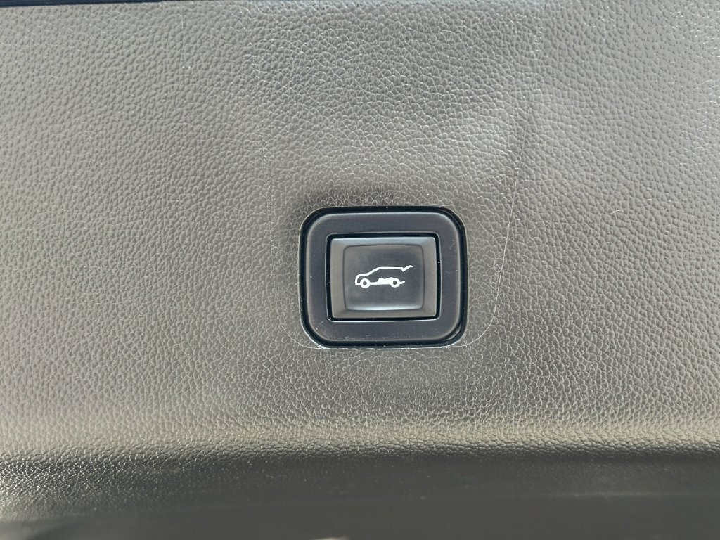 Used 2022 Chevrolet Traverse LT FWD image 23