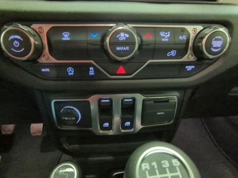 Used 2025 Jeep Wrangler Sport AWD/4WD image 25