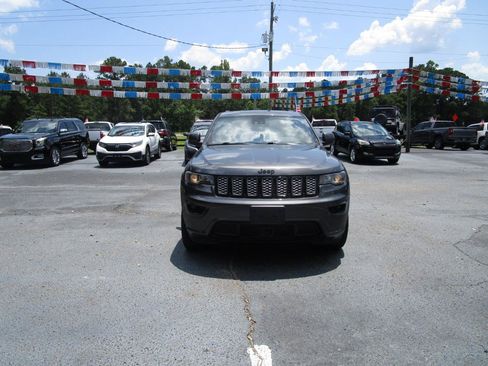 Used 2020 Jeep Grand Cherokee Altitude AWD/4WD image 7
