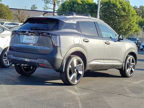 New 2026 Nissan Kicks SR image 2