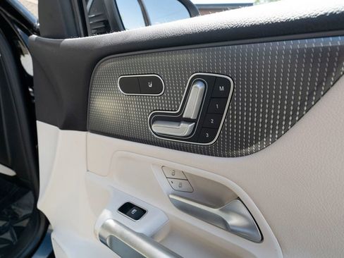Used 2021 Mercedes-Benz GLB 250 4MATIC w/ Premium Package image 13