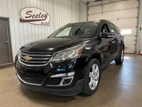 Used 2016 Chevrolet Traverse LT w/ Style and Technology Package FWD image 2