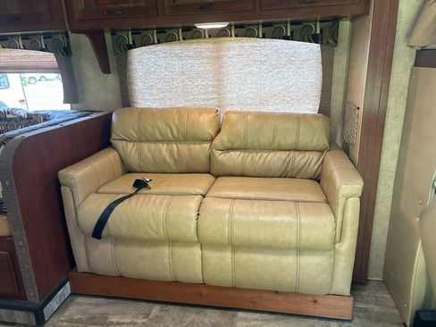 Used 2014 Ford E-450 and Econoline 450 Super Duty w/ Motorhome Prep Package RWD image 12