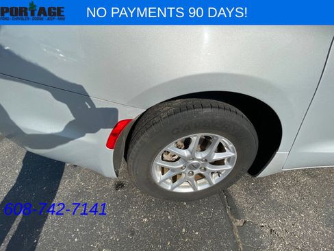 Used 2023 Chrysler Pacifica Touring-L FWD image 20