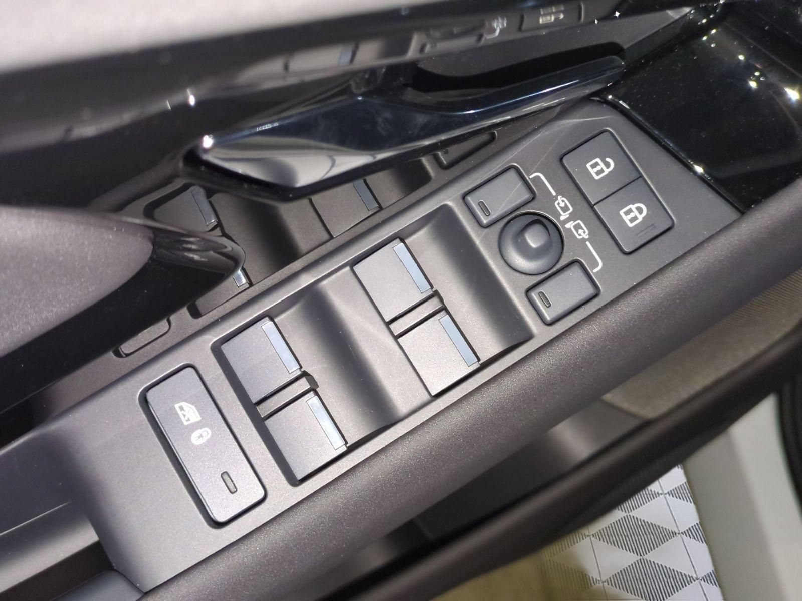 New 2026 Land Rover Range Rover Evoque S AWD/4WD image 12