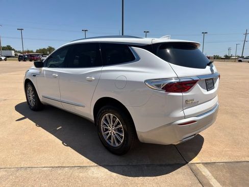 Used 2024 Buick Enclave Essence w/ Technology Package FWD image 10