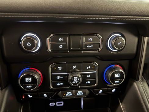 Used 2024 Chevrolet Suburban LT image 14