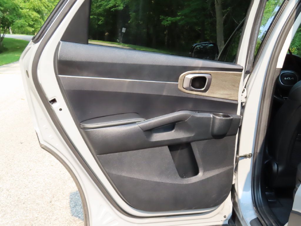 Certified 2023 Kia Sorento S w/ Panoramic Sunroof Package AWD/4WD image 34