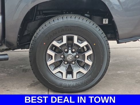Used 2021 Toyota Tacoma SR AWD/4WD image 35