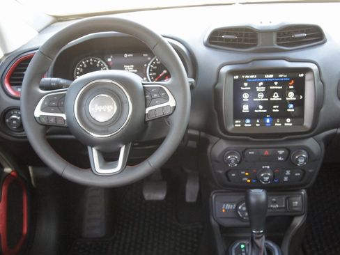 Used 2023 Jeep Renegade Trailhawk image 12