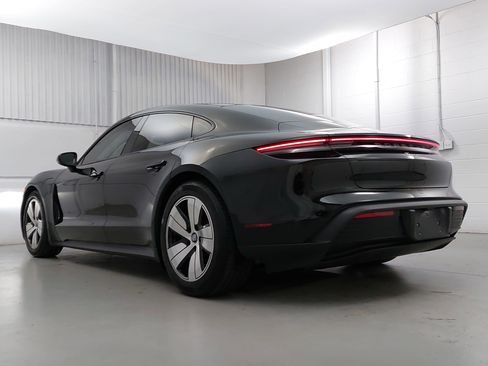 Certified 2022 Porsche Taycan image 3