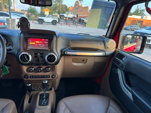 Used 2016 Jeep Wrangler Rubicon w/ Power Convenience Group AWD/4WD image 33