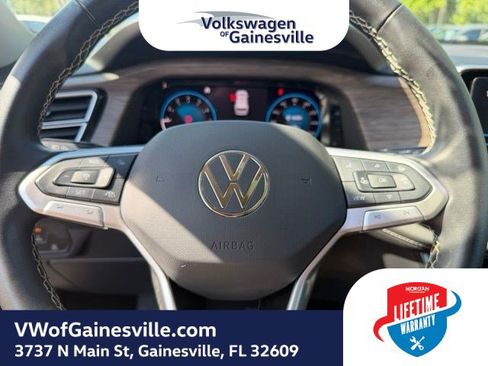 Used 2025 Volkswagen Atlas SEL AWD/4WD image 21