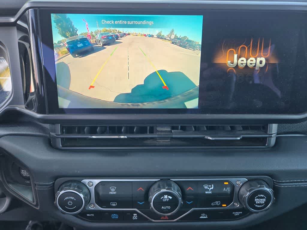 Used 2024 Jeep Wrangler Unlimited Rubicon 4xe AWD/4WD image 11