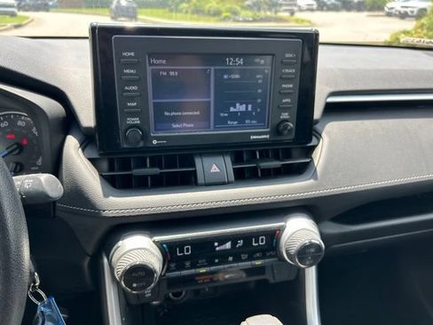 Used 2022 Toyota RAV4 LE AWD/4WD image 8