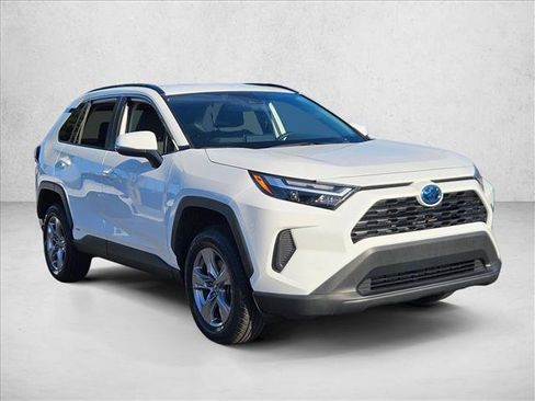 Used 2023 Toyota RAV4 XLE AWD/4WD image 3