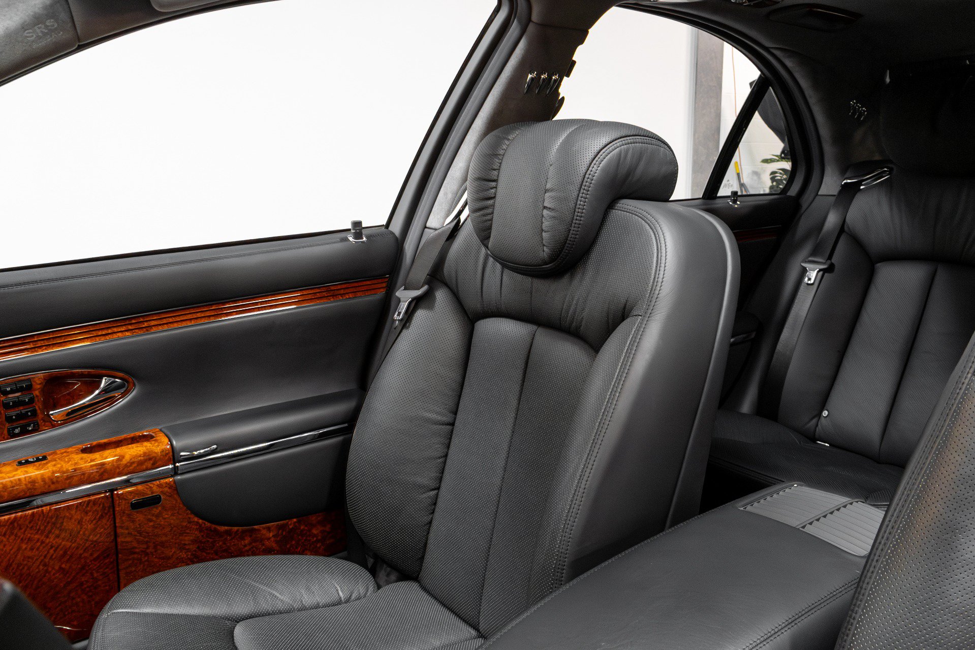 Used 2004 Maybach 57 RWD image 11