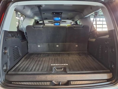 Used 2020 Cadillac Escalade ESV Premium Luxury image 6