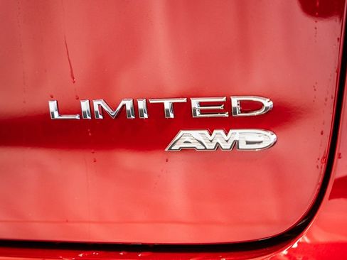 New 2026 Chrysler Pacifica Limited AWD/4WD image 8